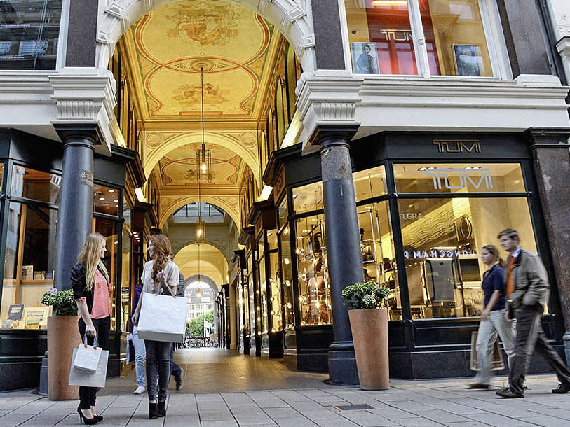 Hamburgs vackra shoppinggallerior lockar många turister