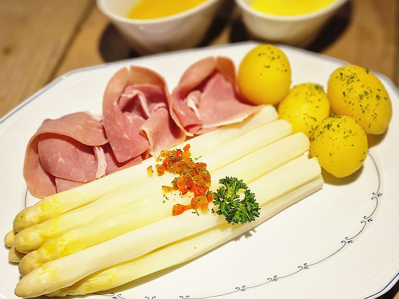 Hotellet har en egen bra restaurang, där regionala specialiteter är en stapelvara