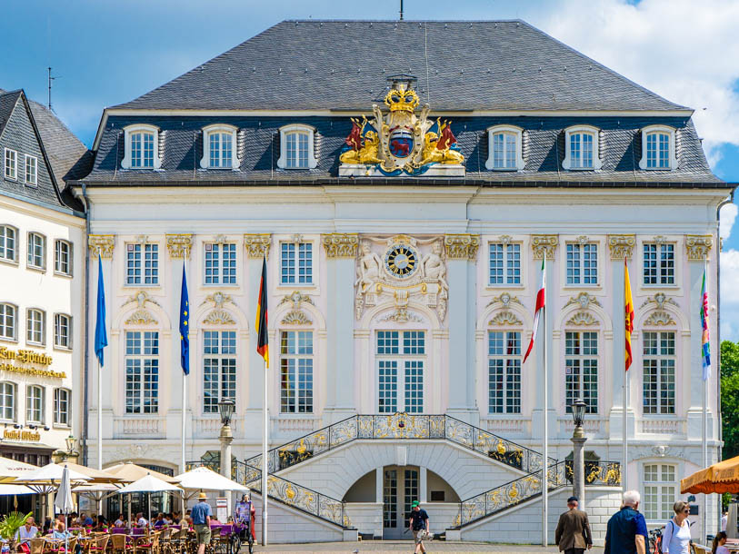 Det historiska gamla rådhuset i Bonn är en populär fotoplats