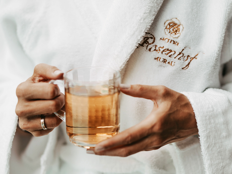 Låt lugnet sänka sig i wellnessavdelningen, där värme, stillhet och välbefinnande ger kroppen ny energi