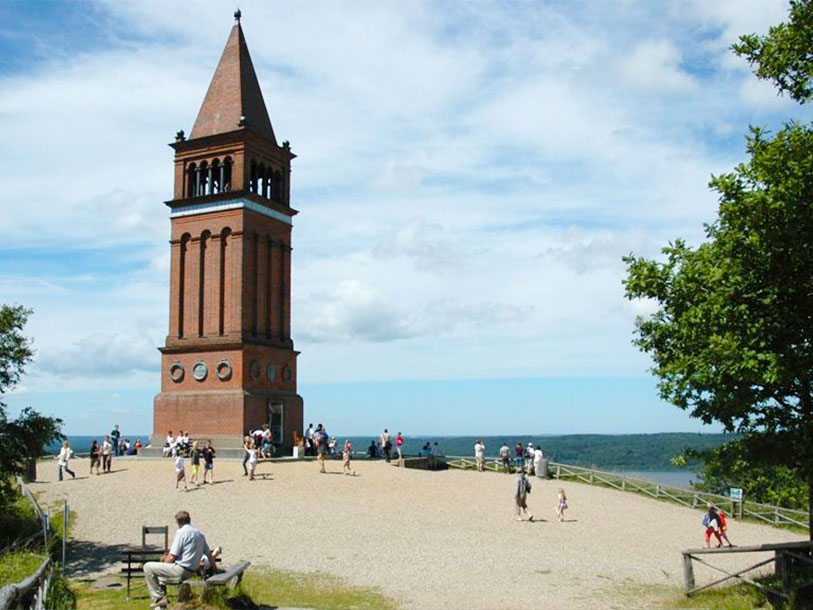 Himmelbjergtornet invigdes år 1875 och härifrån har du ett fantastiskt panorama över Søhøjlandet