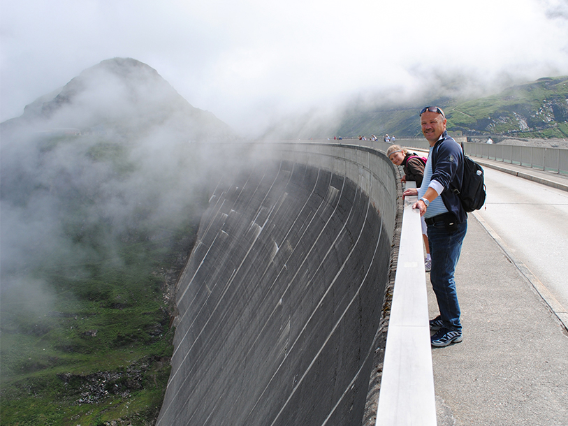 Se de magnifika dämningarna vid Kaprun-glaciären, de ger perspektiv på tillvaron