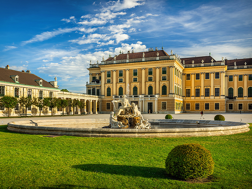 Inom gångavstånd från ditt hotell ligger Schönbrunn-palatset - Wiens svar på Versailles