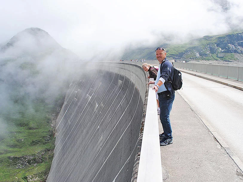 Konstgjord ingenjörskonst är också en del av upplevelsen vid Kapruns dammar