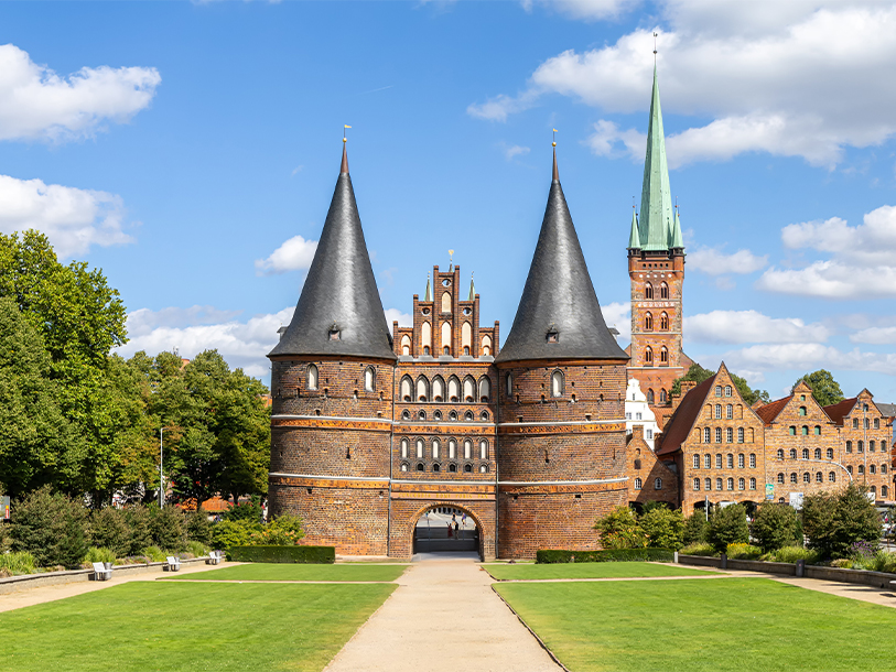 Holstentor - Lübecks ikoniske port og historiske vartegn - er et oplagt mål for en udflugt