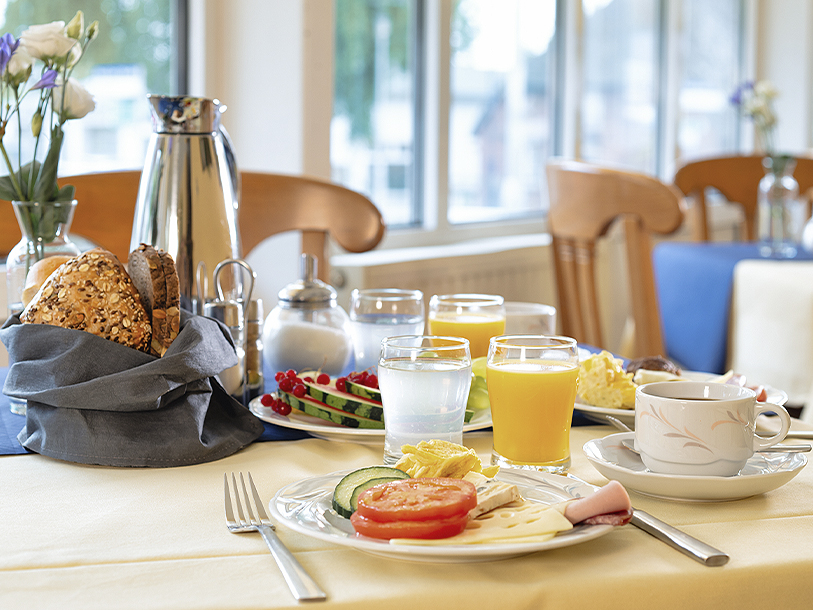 Du börjar varje dag med en god och rejäl frukostbuffé på hotellet - sedan är du redo för dagens utflykter
