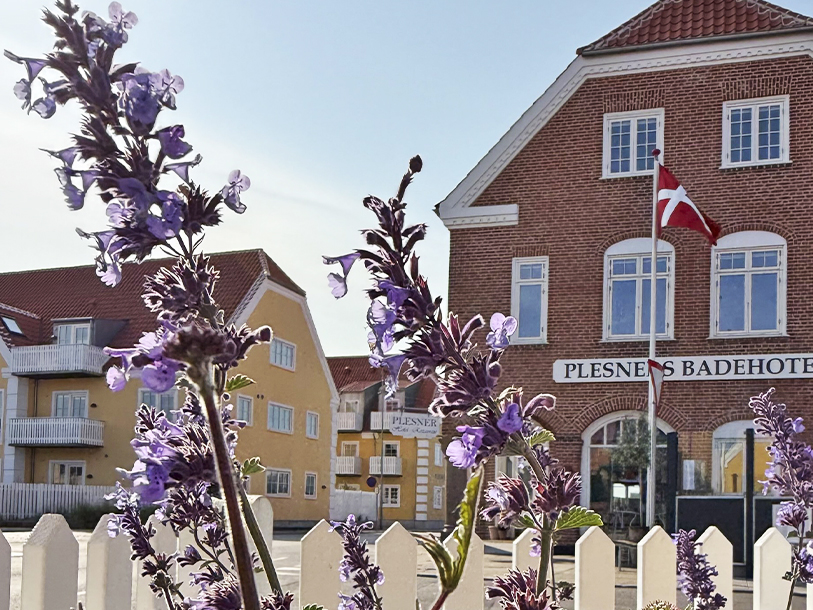 I bor præcis mellem gågaden og havnen - mere centralt bliver det ikke i Skagen