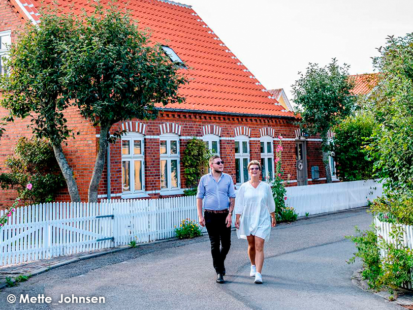 Gå på opdagelse blandt de små dukkehuse bag Plesners Badehotel - virkelig idyl