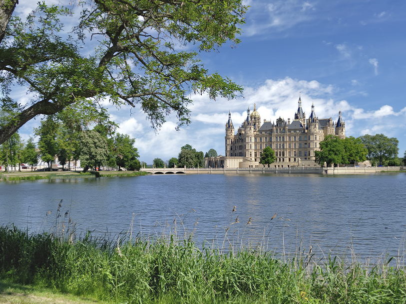 Besök även Törnrosaslottet i Schwerin, Nordtysklands absolut största turistattraktion