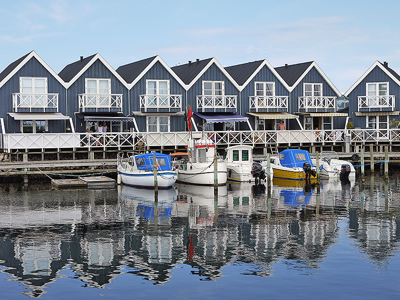 Grenaas marina ligger på gångavstånd från Kysthotellet