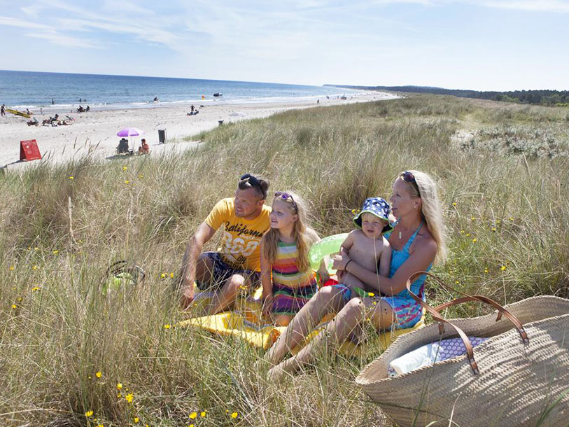 Hotellet ligger i utkanten av Grenaa endast 400 meter från Grenås strand