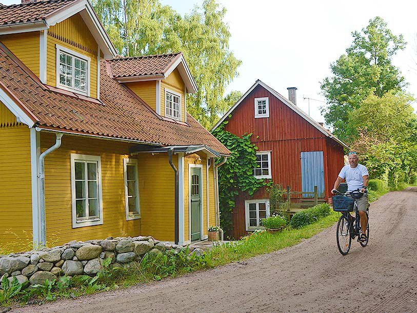På cykel kommer man tæt på idyllen, som også er en del af den sydsvenske vildmark