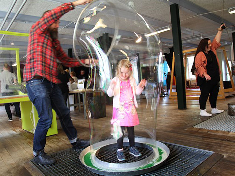 På Kreativum Science Center i Karlshamn kan hele familien gå på opdagelse med sanserne