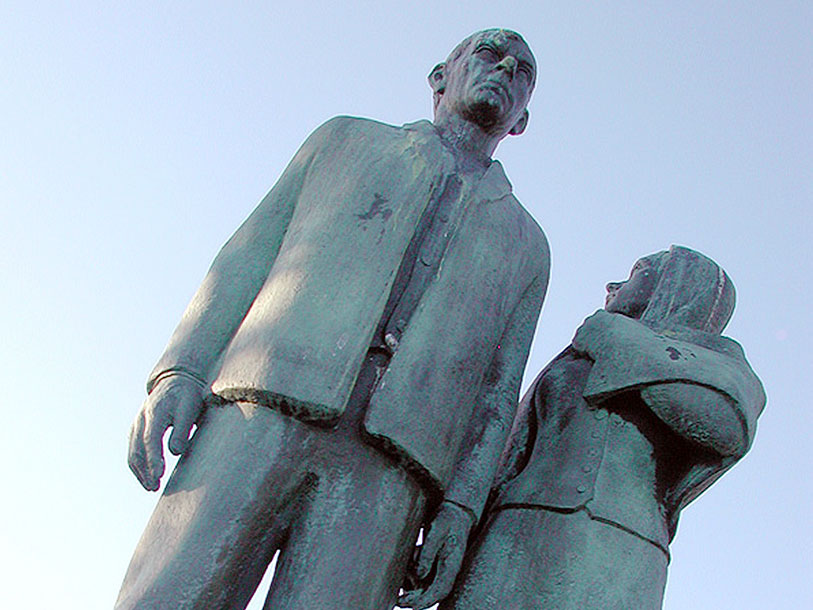 Karlshamn var centrum for udvandringen i 1800-tallet - det er statuen af Karl Oscar og Kristina symbol på