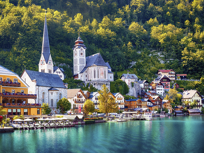 Hallstatt, med sitt pittoreska läge vid sjön Hallstätter See, finns med på UNESCO:s världsarvslista