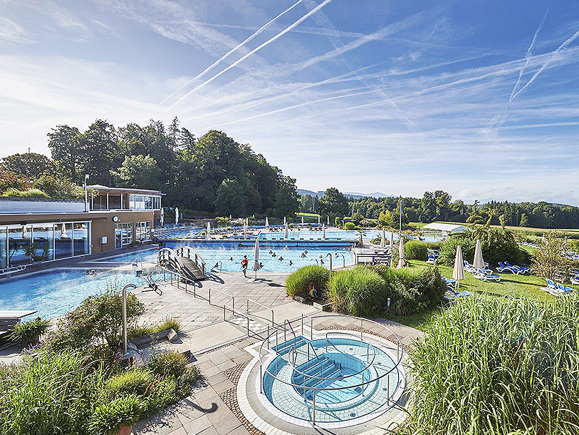 Det är bara några steg från ditt rum till alla pooler på Chiemgau Therme
