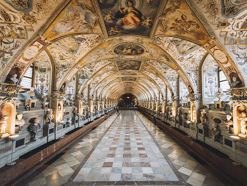 Münchens residens är kanske stadens främsta sevärdhet - och renässanssalen Antiquarium är ett måste