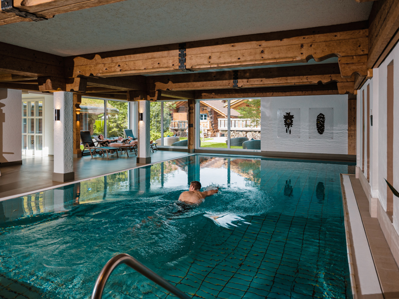 Tag en dukkert i den indendørs pool efter dagens oplevelser