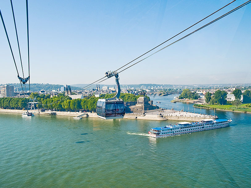 Vid Koblenz möter Mosel floden Rhen vid det välbesökta Deutsches Eck