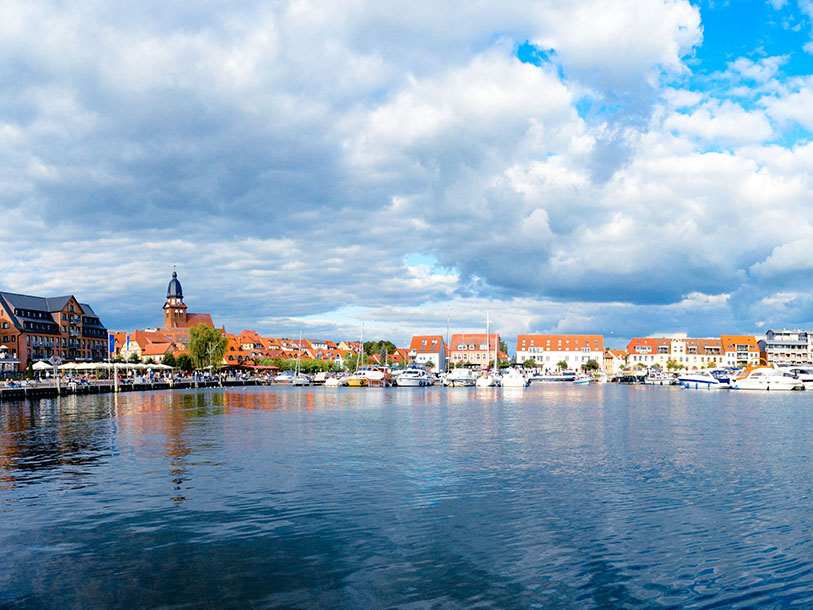 Her bor I lige i udkanten af Waren, der er porten til den berømte nationalpark Müritz