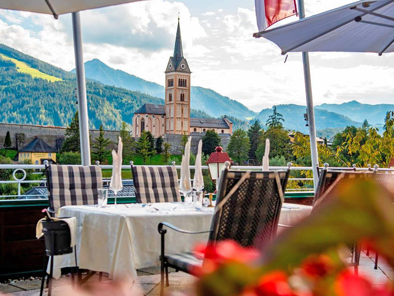 En udsigt, I kan glæde jer til at nyde fra bl.a. hotellets solterrasse