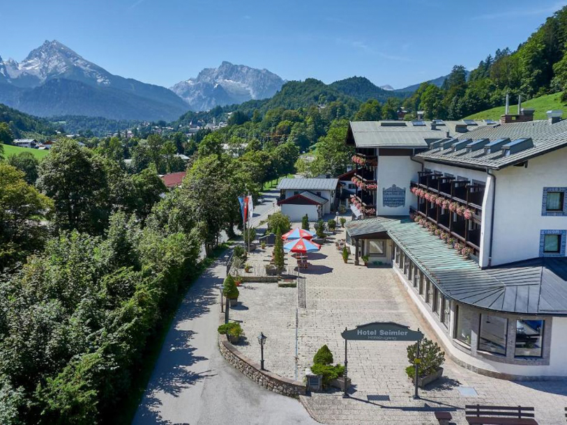 Jeres hotel ligger utroligt smukt med udsigt over Berchtesgadens Alper
