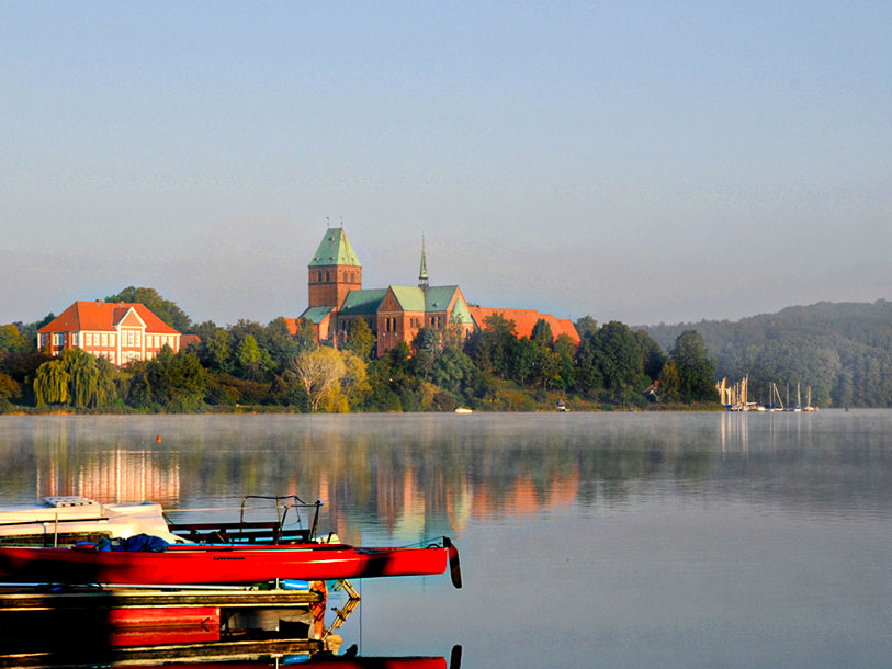 Tag på opdagelse i Ratzeburg, hvor den flotte domkirke troner over søen