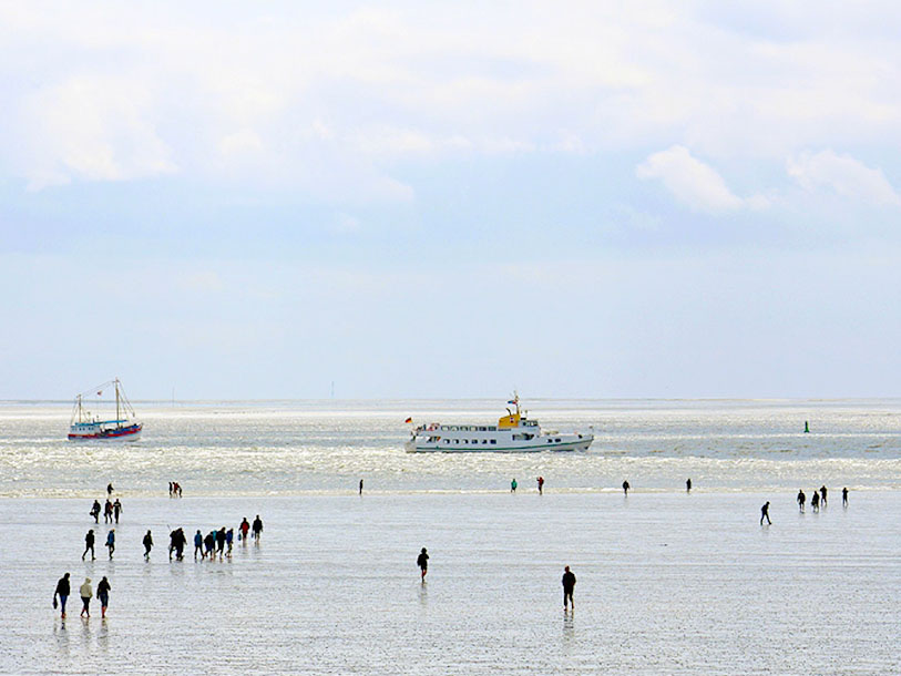 Gå en tur på de brede, hvide sandstrande